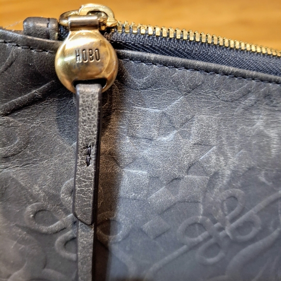 HOBO women's Leather Noha  Embossed Grey Wristlet  / Wallet OS  HOBO - Picture 4 of 5
